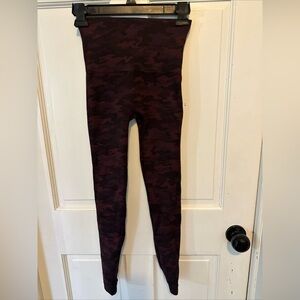 Spanx Red Camo Print Leggings High Waist Size Small Stretch Casual